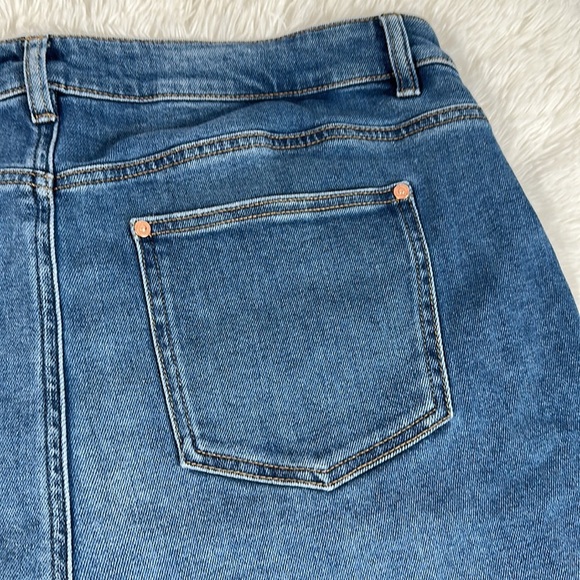 Addition Elle Blue Denim Frayed Bottom Jean Shorts - Picture 9 of 10
